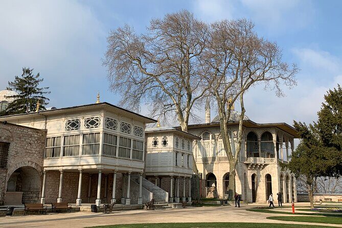 Private 5-6h: Topkapi + Hagia Sophia + Blue Mosque + Grand Bazaar - Blue Mosque stop via the Hippodrome: quick, iconic, and easier to plan