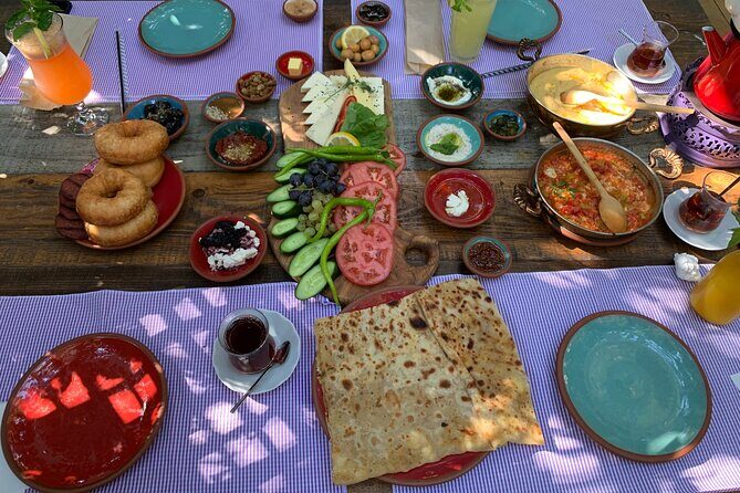 Private and guided VEGETARIAN / VEGAN tour of Istanbul - A 5-Hour Veg-Friendly Route That Crosses Europe to Asia