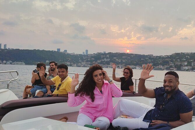Private Bosphorus Sightseeing Cruise on Luxury Yacht - Asian shore palaces: Beylerbeyi and Küçüksu from the waterline