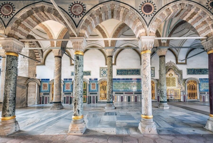 Private Car Tour of Istanbul Old City and Top 7 Attractions - The 3-hour Sultanahmet sprint: Hagia Sophia and the Ottoman core