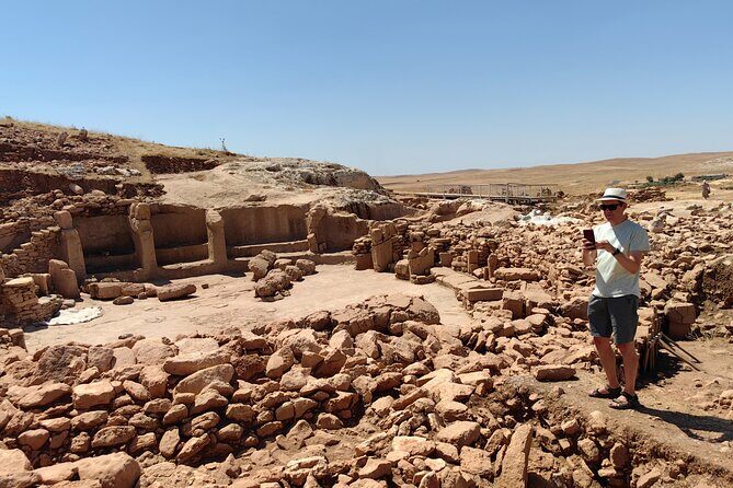 Private Daily Tour in Gobeklitepe and Karahantepe from Istanbul - Karahantepe: the carved bedrock site that feels stranger than Göbeklitepe