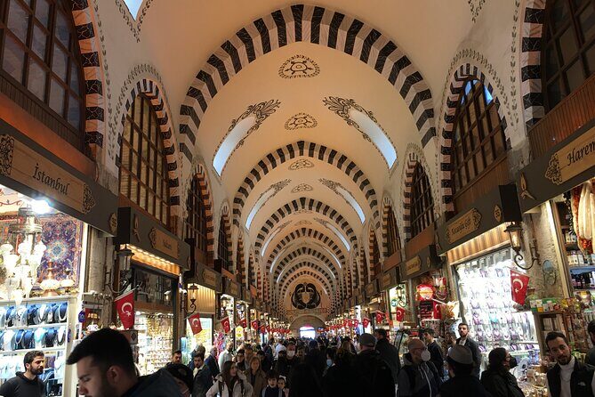 Private Guided Bazaar Tour in Istanbul - The Bazaar’s Craft Trio: Jewelry Workshops, Rug Families, and Leather Quality