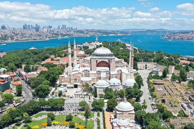 Private Hagia Sophia Sultanahmet Blue Mosque Cistern Grand Bazaar - Quick highlights from Hippodrome to Grand Bazaar