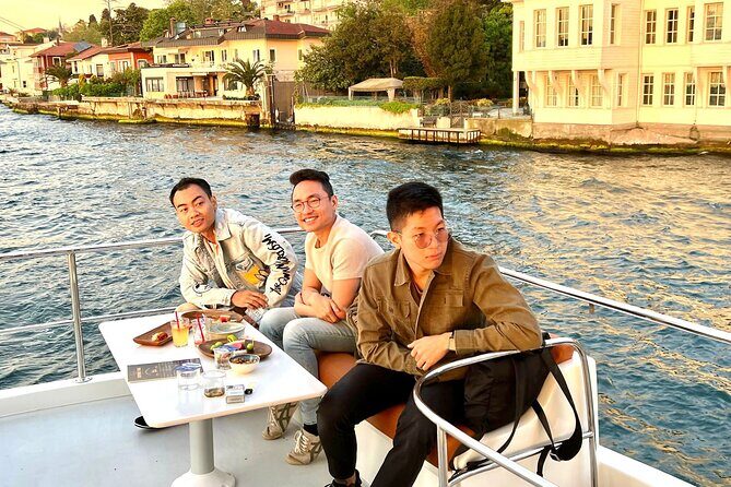 Private Luxury Yacht Cruise in Istanbul Bosphorus - Maiden’s Tower: Legend, Rock, and Story-Driven Sightseeing