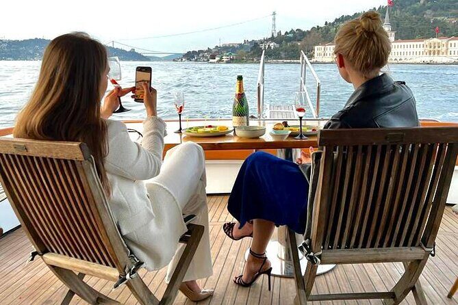 Private Luxury Yacht Cruise in Istanbul Bosphorus - Rumeli Castle (Rumeli Hisarı): A Fortress at the Strait’s Narrow Point