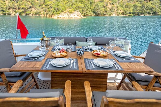 Private Luxury Yacht Cruise on Bosphorus - Your 2-hour route: palaces, neighborhoods, forts, and bridges