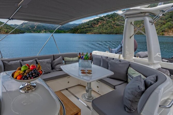 Private Luxury Yacht Cruise on Bosphorus - Weather, seasickness risk, and what to pack for comfort