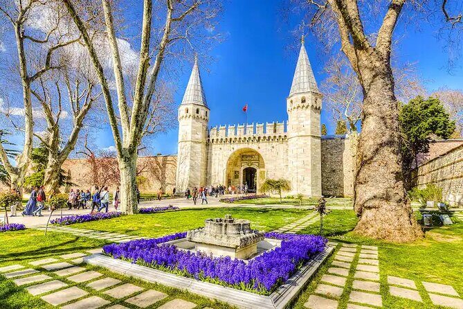 Private Old City Tour in Istanbul - Topkapi Palace: Ottoman rooms, the harem section, and priceless treasures