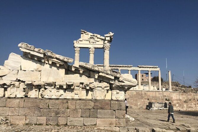 Private Pergamon Day Trip from Istanbul with Flights - Lunch in the countryside: included food, but plan for drinks