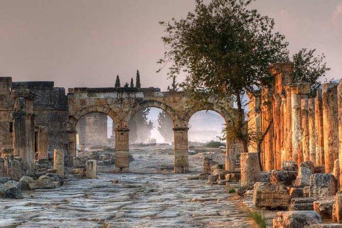 Private Tour to Pamukkale, Hierapolis Ancient City, Laodicea Ancient City - Laodicea excavation stop: the artifacts and the big-name timeline