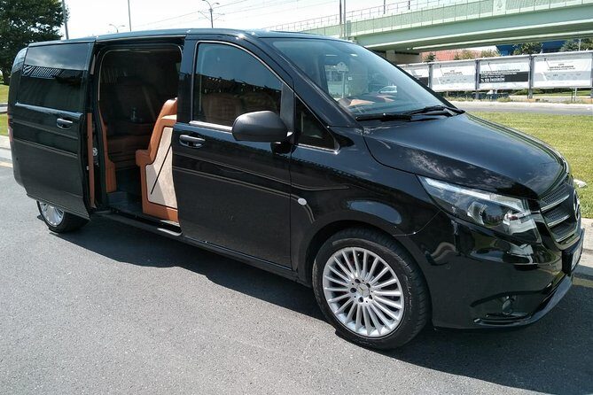 Private Transfer from Istanbul Airport (IST) to Istanbul Hotels - Finding the Representative at Arrivals Exit 14 (Q7/G55 Board)