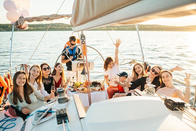 Private Yacht Voyage : Music, Wine & Snacks for Groups - Service style and who runs the show