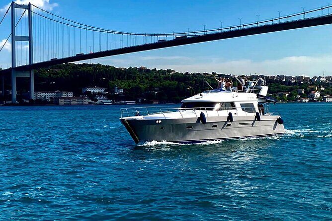 Private Yacht Voyage : Music, Wine & Snacks for Groups - Price and value: how $270.32 for a group really plays out