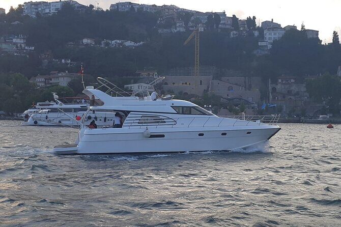Private Yacht Voyage : Music, Wine & Snacks for Groups - Who should book this yacht voyage (and who should pass)
