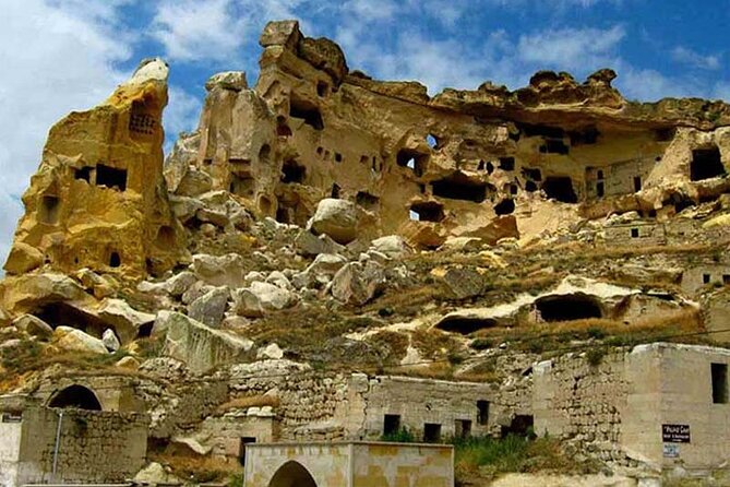 Red Tour ( North of Cappadocia ) - Lunch in Uchisar: A Practical Break in the Middle of the Loop