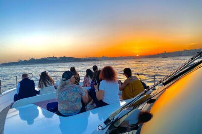 Scenic Bosphorus Sunset Cruise – 2.5 Hours of Luxury & Views - Meeting at Kabataş and getting on the water with minimal fuss