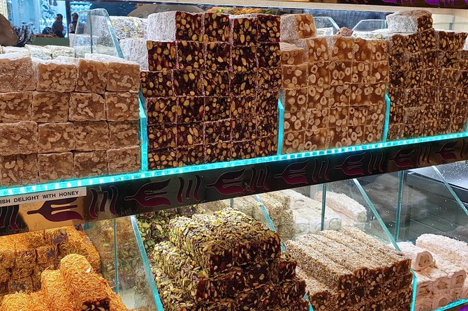 Shopping Therapy in old Bazaars - The coffee and waterpipe break: why a pause is part of good shopping