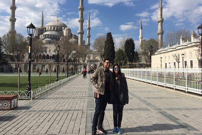 SKIP-THE-LINE: Treasures of istanbul w/LUNCH - The Blue Mosque: Same View, Ottoman Details, Six Minarets
