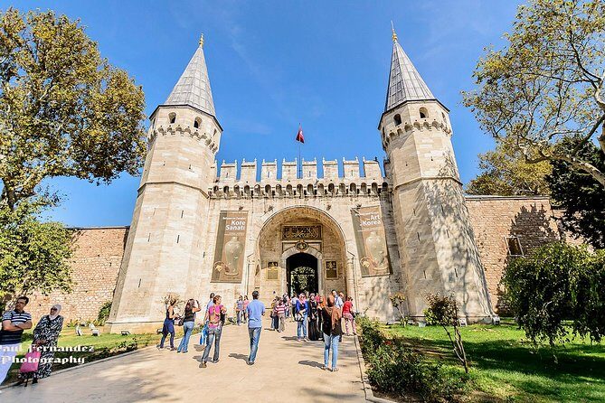 Small Group: Best of Istanbul Tour with Hagia Sophia Tickets - Blue Mosque inside: what to notice beyond the famous exterior