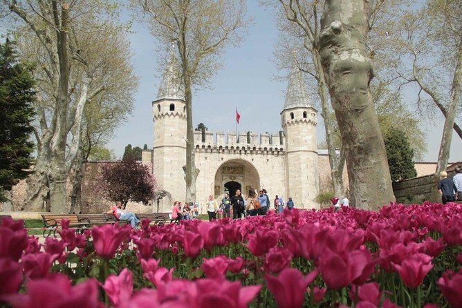 Small Group Full-Day Istanbul Old City Tour with Lunch & Tickets - Hippodrome Square: 15 minutes of Byzantine public life