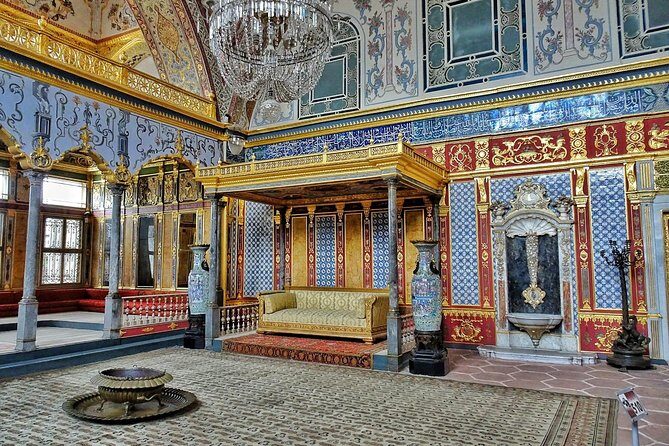 Small Group Tour - Full Day Istanbul City Tour - Hippodrome walk: How monuments connect to old Istanbul drama