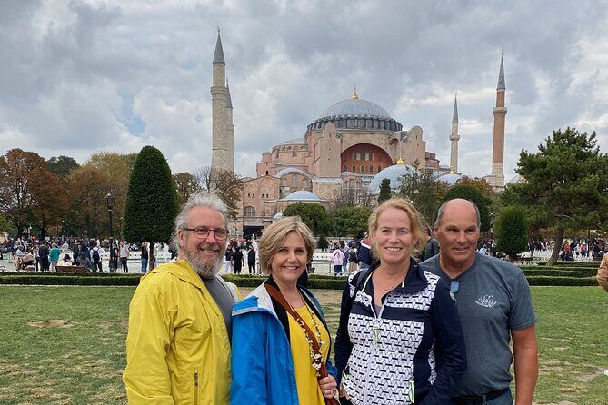 Small Group Tour: Hagia Sophia, Basilica Cistern, Blue Mosque and Grand Bazaar - Where you meet and how the morning typically flows