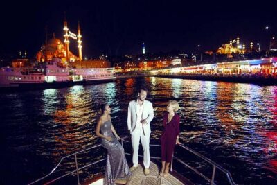 Stage Front Bosphorus Dinner Cruise with Pickup & Drinks included - The Night Stops: Bosporus II Bridge and Beylerbeyi Palace Views