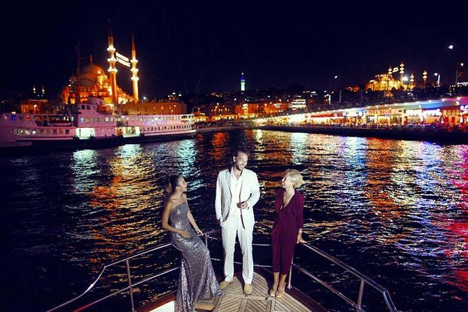 Stage Front Bosphorus Dinner Cruise with Pickup & Drinks included - The Night Stops: Bosporus II Bridge and Beylerbeyi Palace Views