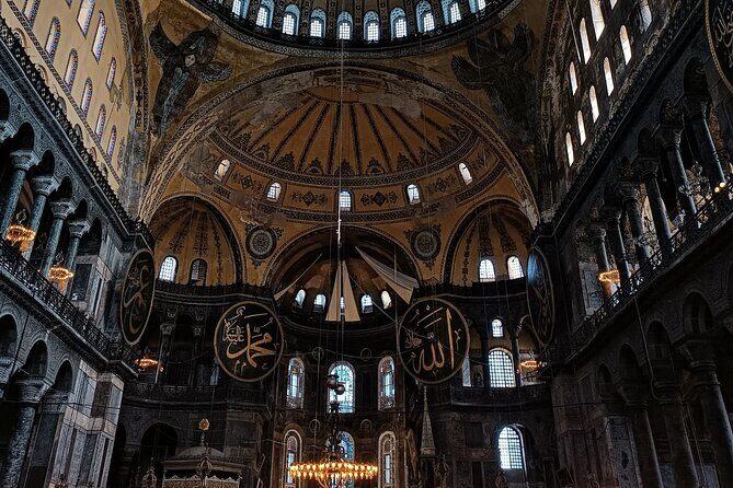 Suleyman's magnificent path: Mosques and Bazaars Tour - Nuruosmaniye Mosque: European art meets Ottoman taste
