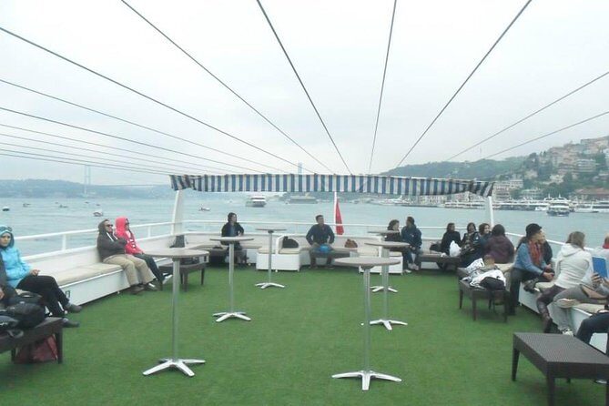 Sunset boat trip on the Bosphorus and Golden Horn - Meeting point at Alemdar: getting on the boat without drama