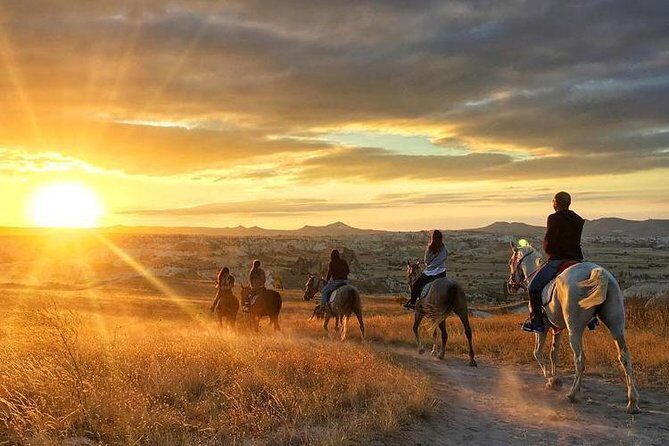 Sunset Horse Back Riding tour - What’s included, what you should bring, and how to prep