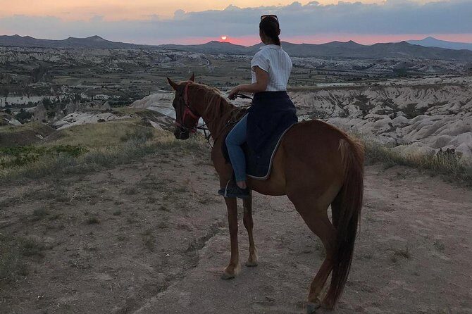 Sunset Horsebackriding-Tour through the Valleys of Cappadocia - Sunset Point: the short grass-platform moment for big photos