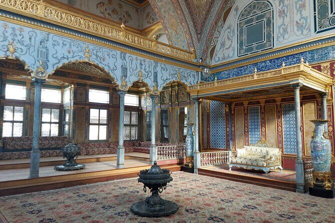 The Must See Old City Tour in Istanbul - Blue Mosque: the tile work, the name, and what to respect