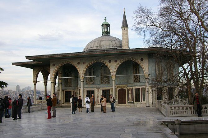 Topkapi Palace Skip-The-Line Entry with Guided Tour - The First 45 Minutes Inside: Audience Hall, High Court, Kitchens, and the Story Thread