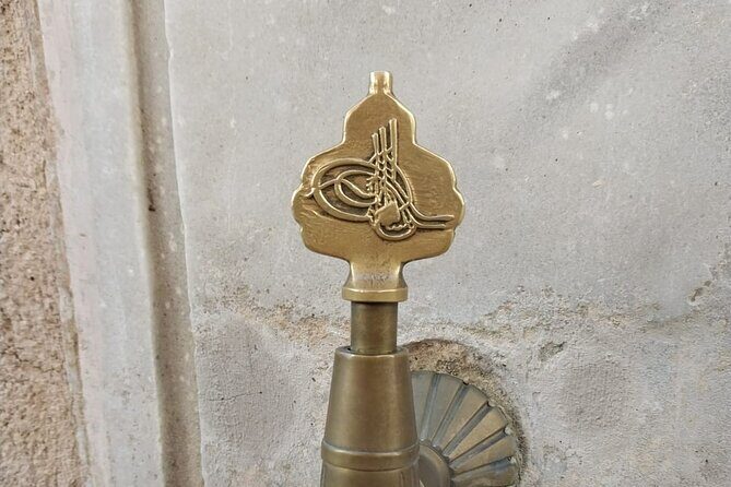 Topkapi Palace with Harem Walking Tour with Guide - Entering Topkapi from Babuhumayun Gate: A Palace You Can Follow