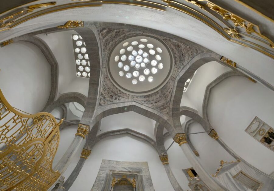 Topkapi Palace&Harem-Guided Tour-Skip lines- All tickets inc - Treasury highlights: Iznik tiles and famous objects in one route