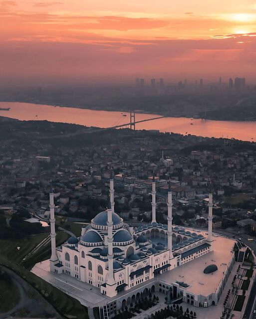 Tour to Camlica Hill, Camlica Mosque & Camlica Tower - Camlica Mosque: dress code and what to notice inside