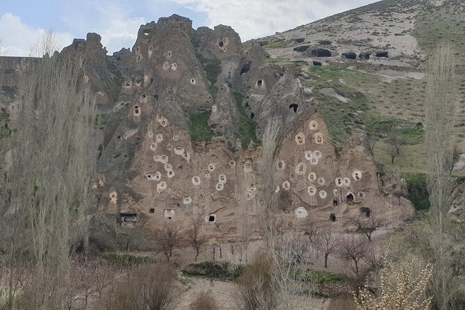 Undiscovered Cappadocia Tour by Cappadocian Guide - Ortahisar Kalesi: rock fortress vibes and early Roman tomb photos