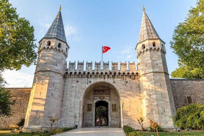VIP Istanbul-Topkapi Palace Hagia Sophia Blue Mosque GrandBazaar - Blue Mosque: the Ottoman landmark with real-world queue rules